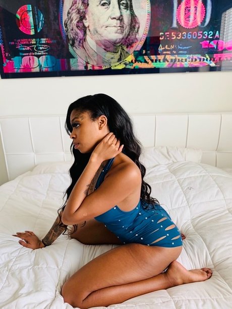 Foto di nudo di fuga di OnlyFans di Chanel