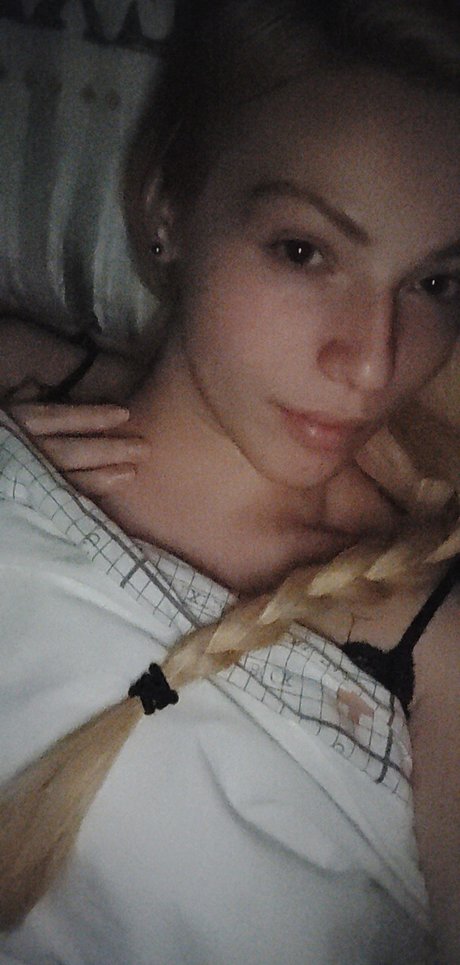 Foto di nudo di fuga di OnlyFans di Alya L