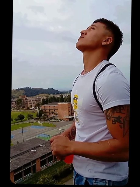 Foto di nudo di fuga di OnlyFans di Felipe Pinzon
