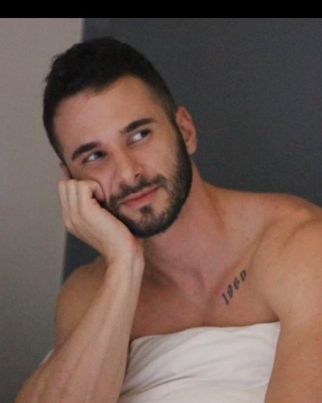 Foto di nudo di fuga di OnlyFans di Pietro Mota
