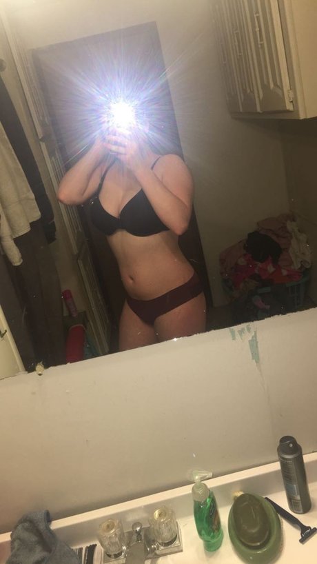 Foto di nudo di fuga di OnlyFans di Hailey