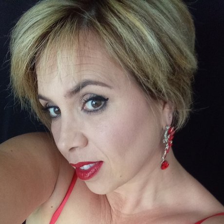 Foto di nudo di fuga di OnlyFans di Petite Chipie Ronde Et Sexy