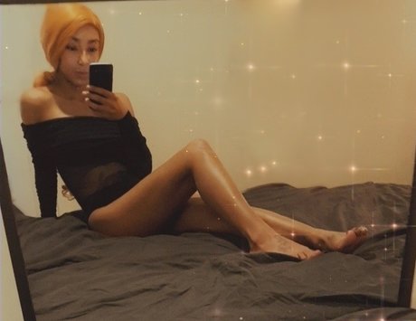 Foto di nudo di fuga di OnlyFans di Petite Beaute
