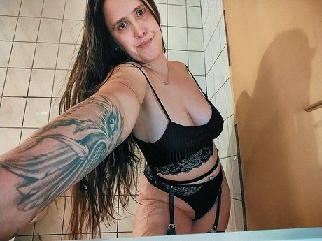 Foto di nudo di fuga di OnlyFans di Petra666