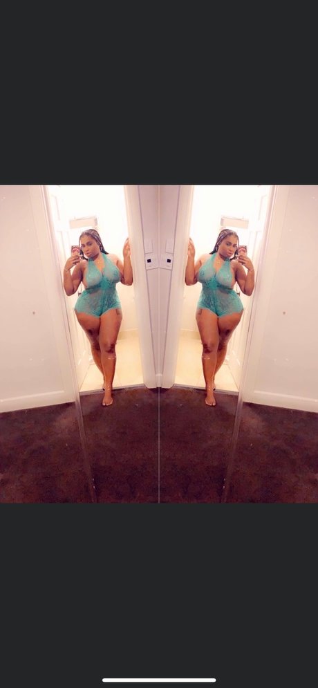 Foto di nudo di fuga di OnlyFans di Plushdoll