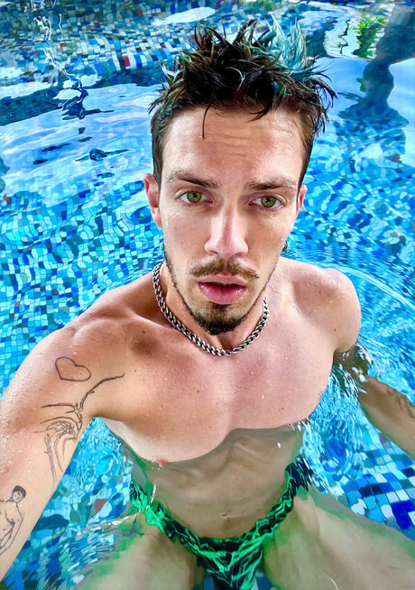 Foto di nudo di fuga di OnlyFans di Chris Cool