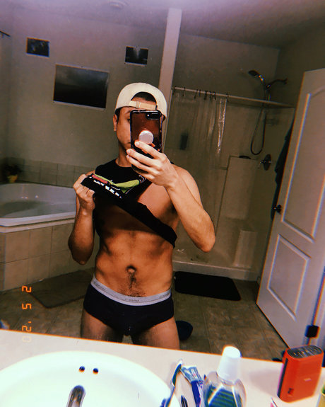Foto di nudo di fuga di OnlyFans di Cloud