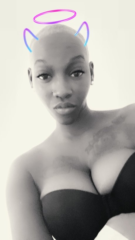 Foto di nudo di fuga di OnlyFans di Bald And Chocolate