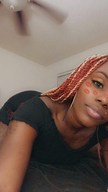 Foto di nudo di fuga di OnlyFans di Chocolatedatruth