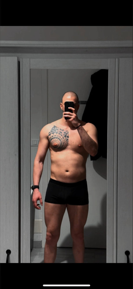 Foto di nudo di fuga di OnlyFans di Christian Nobile