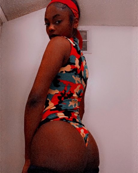 Foto di nudo di fuga di OnlyFans di Chocolate