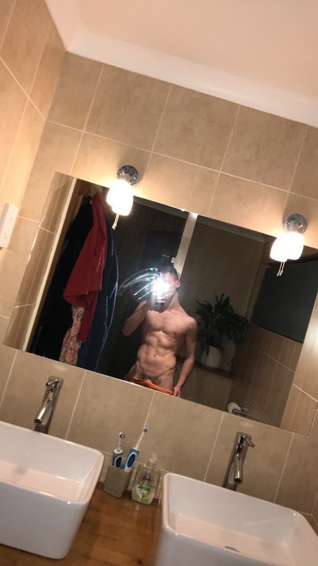 Foto di nudo di fuga di OnlyFans di Ch0ke And Veins
