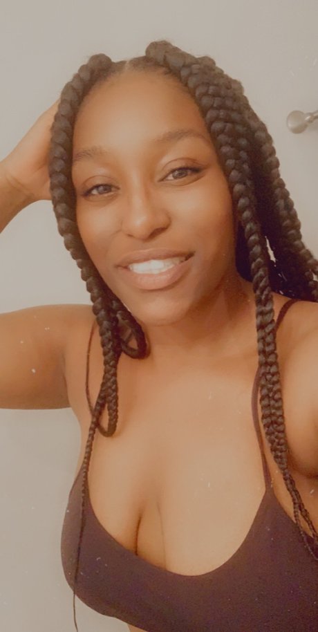 Foto di nudo di fuga di OnlyFans di Lil Pink 