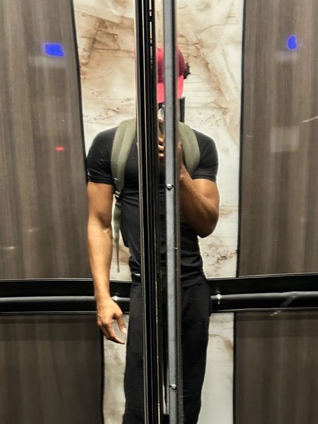 Foto di nudo di fuga di OnlyFans di Papa