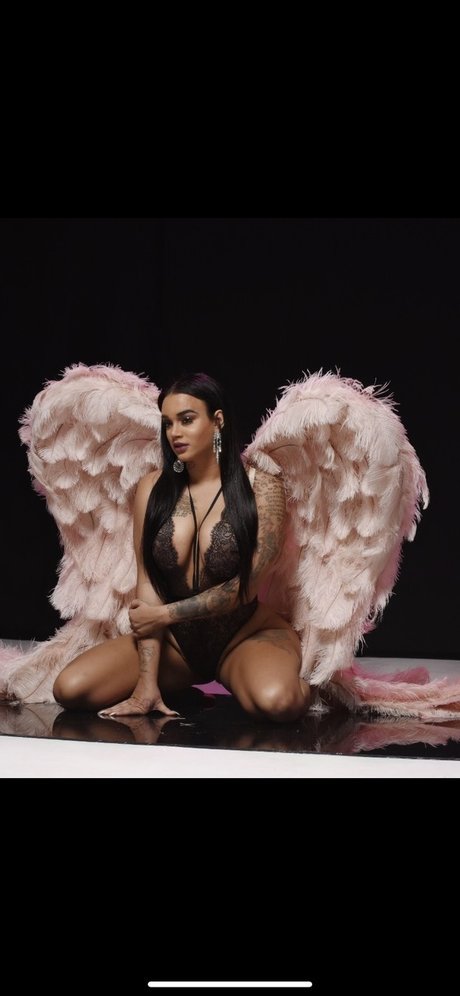 Foto di nudo di fuga di OnlyFans di Jasmine Santana