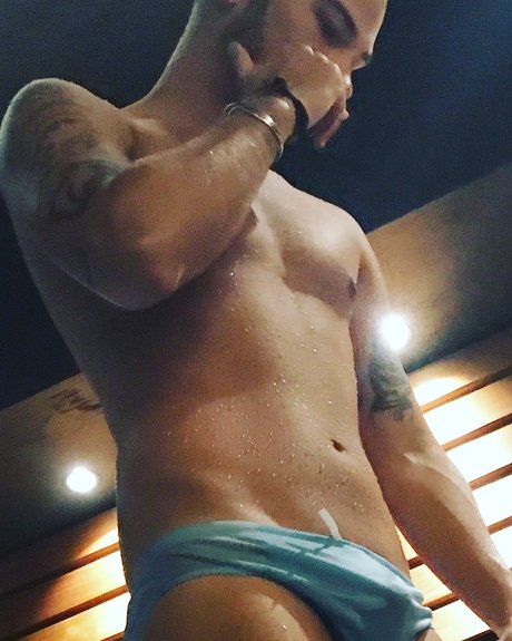 Foto di nudo di fuga di OnlyFans di Lore