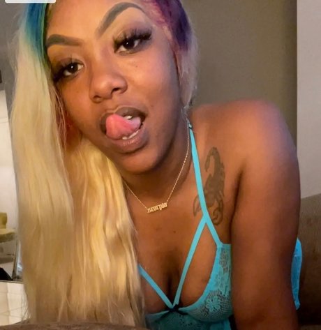 Foto di nudo di fuga di OnlyFans di Piper