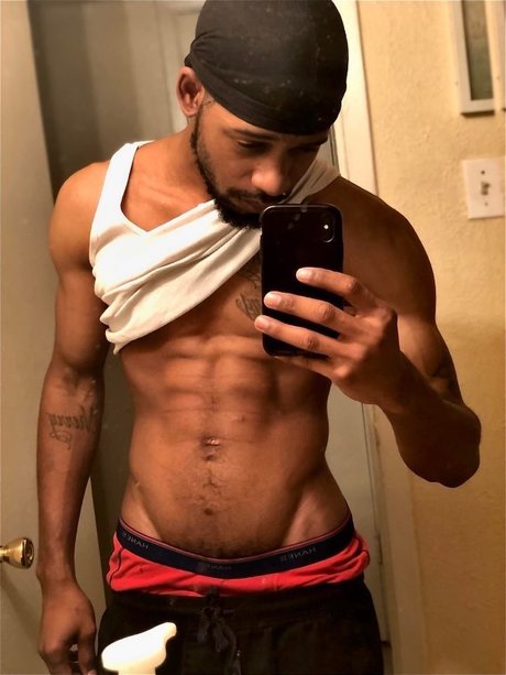 Foto di nudo di fuga di OnlyFans di Rodney Flame