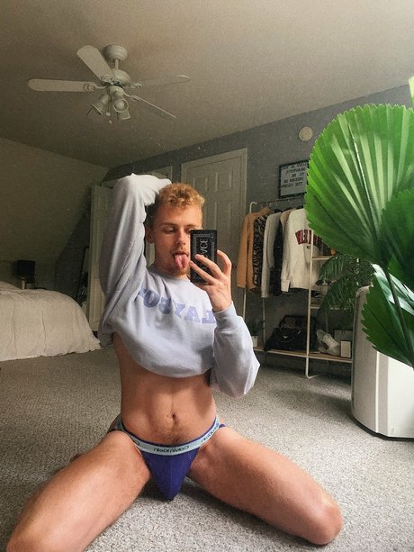 Foto di nudo di fuga di OnlyFans di Cj