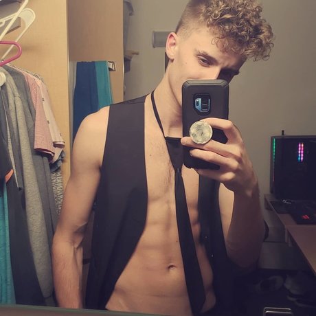 Foto di nudo di fuga di OnlyFans di Daddy Emperor