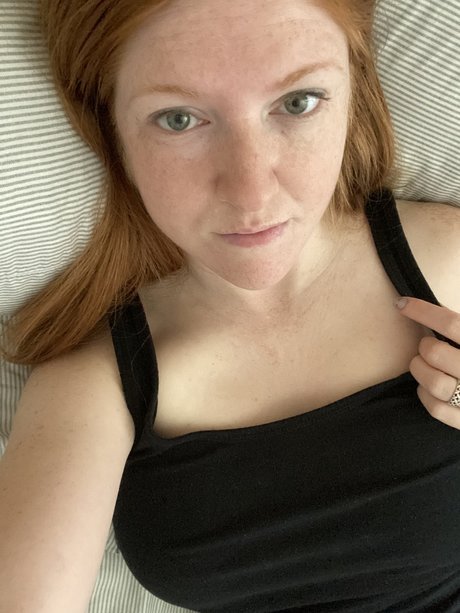 Foto di nudo di fuga di OnlyFans di Cherry Redhead