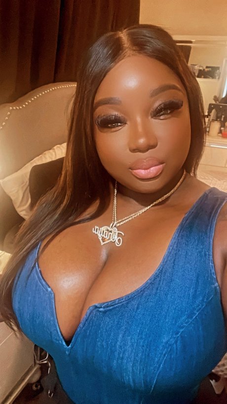 Foto di nudo di fuga di OnlyFans di Thirtyone