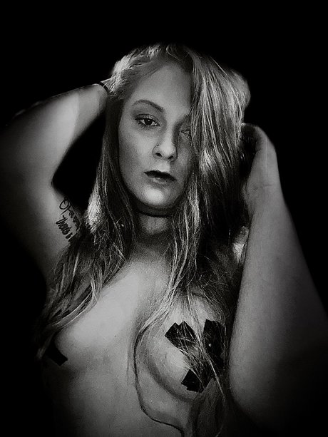 Foto di nudo di fuga di OnlyFans di Christina Brooker