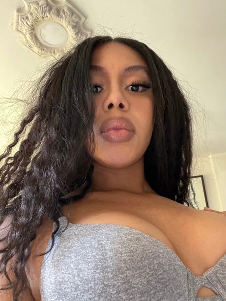 Foto di nudo di fuga di OnlyFans di Daniela