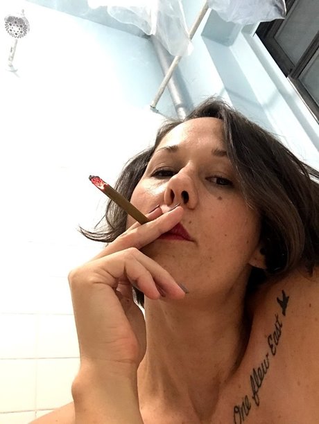 Foto di nudo di fuga di OnlyFans di Milf And Cookies Free