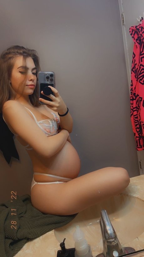 Foto di nudo di fuga di OnlyFans di Pregomama2023