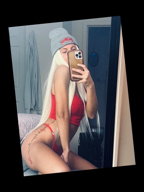 Foto di nudo di fuga di OnlyFans di Prada The Throat 