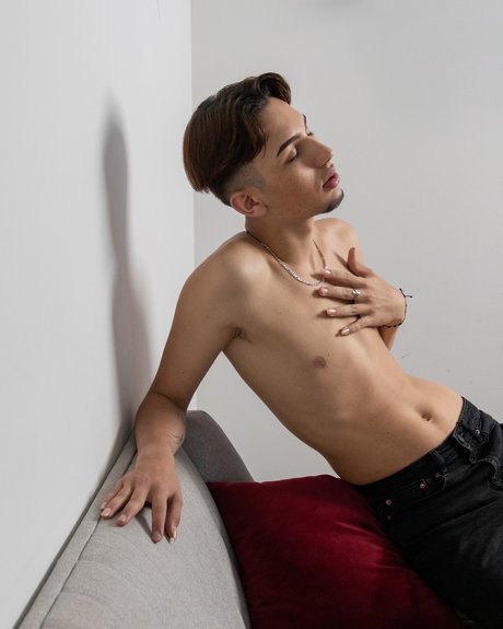 Foto di nudo di fuga di OnlyFans di Santi Posada