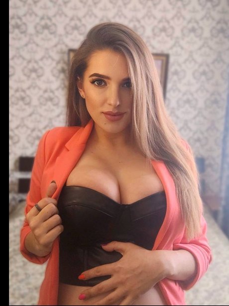 Foto di nudo di fuga di OnlyFans di Polya Future Mum