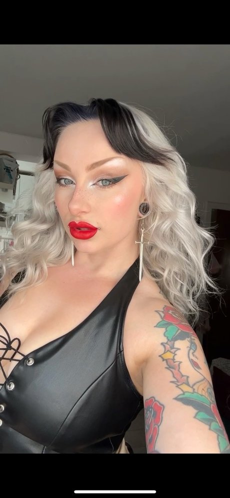 Foto di nudo di fuga di OnlyFans di Polly  Pinup Stripteaser