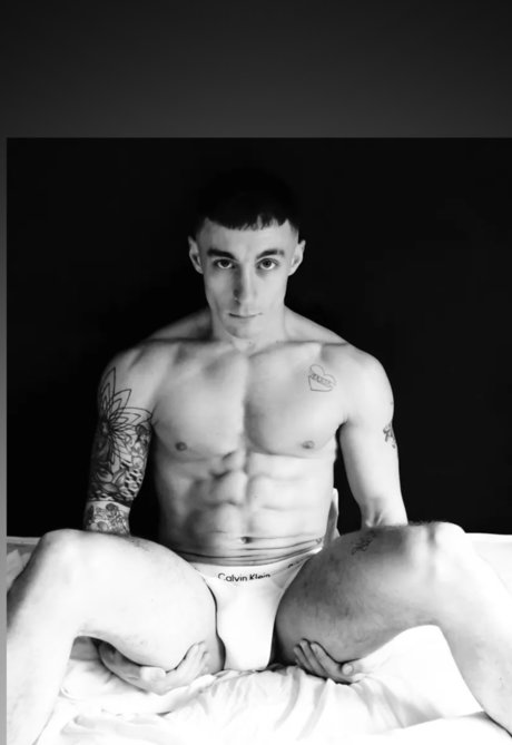 Foto di nudo di fuga di OnlyFans di Milo Markx