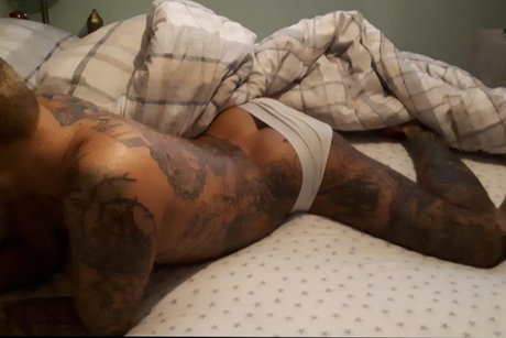 Foto di nudo di fuga di OnlyFans di Ken