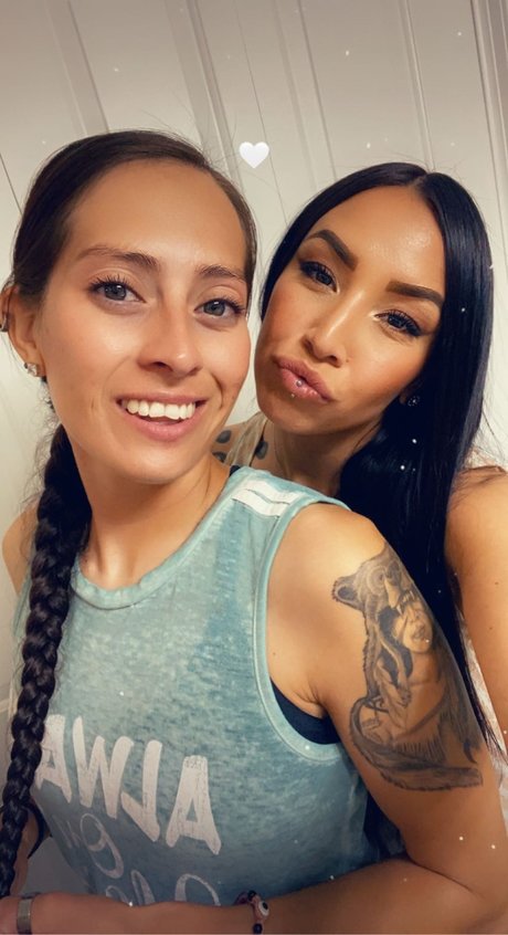 Foto di nudo di fuga di OnlyFans di Sharee Ampamp Izzy