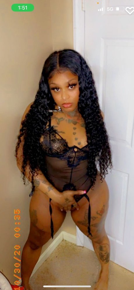 Foto di nudo di fuga di OnlyFans di Poca