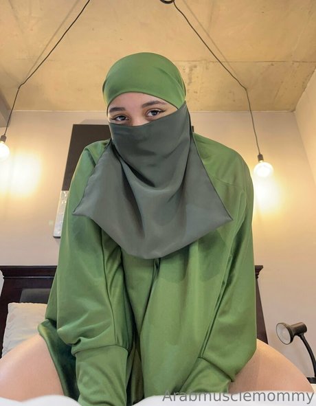 Foto di nudo di fuga di OnlyFans di Arabmusclemommy