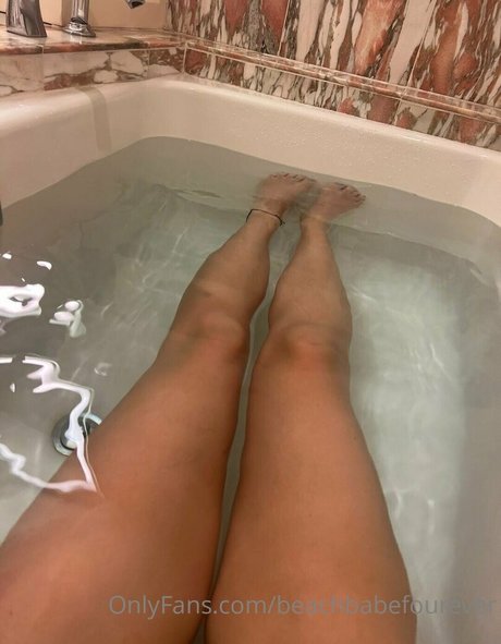 Foto di nudo di fuga di OnlyFans di Beachbabefourever