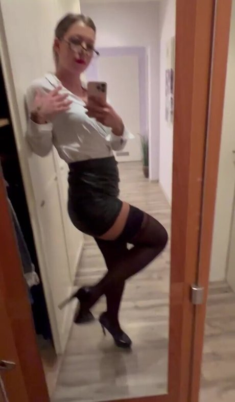 Foto di nudo di fuga di OnlyFans di Linda Krieger Mock