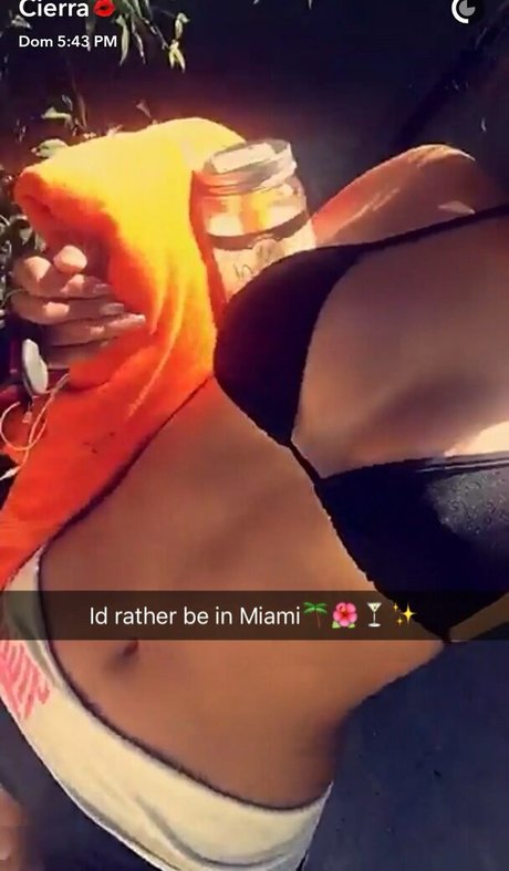 Foto di nudo di fuga di OnlyFans di Cierra Ramirez