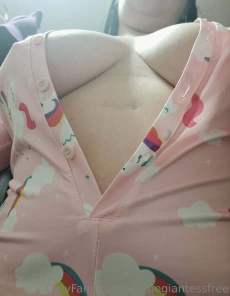 Foto di nudo di fuga di OnlyFans di Aussiegiantessfree