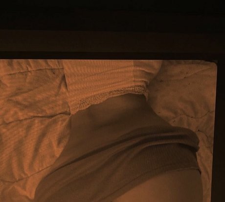 Foto di nudo di fuga di OnlyFans di Julitka