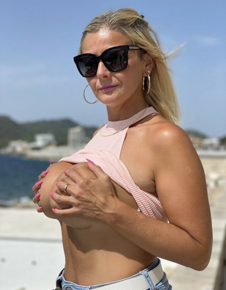 Foto di nudo di fuga di OnlyFans di Lady Dina