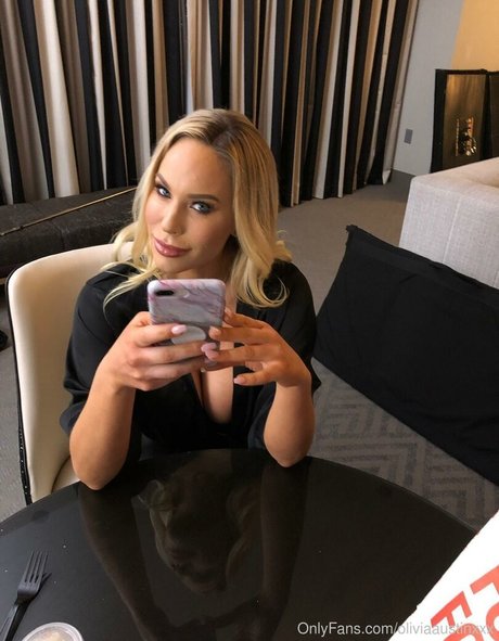 Foto di nudo di fuga di OnlyFans di Oliviaaustinxxx