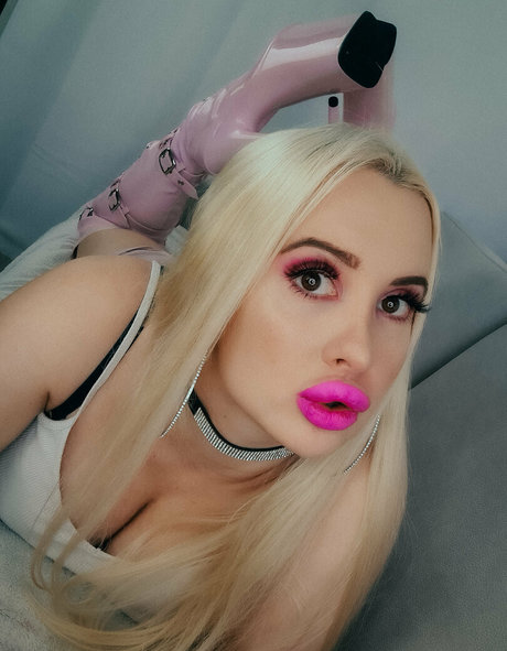 Foto di nudo di fuga di OnlyFans di Vivianrosefree