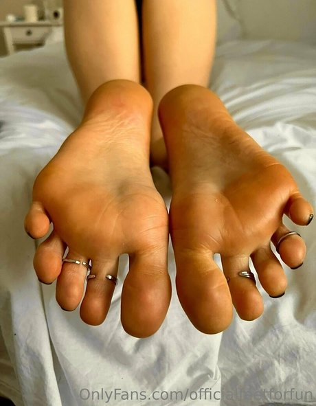 Foto di nudo di fuga di OnlyFans di Officialfeetforfun