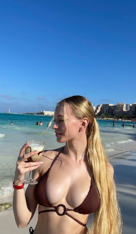 Foto di nudo di fuga di OnlyFans di Sophiailysm