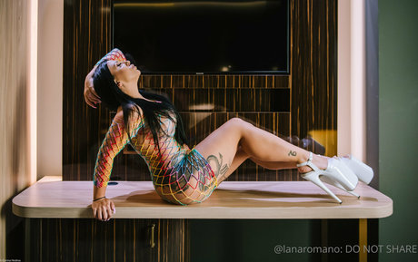 Foto di nudo di fuga di OnlyFans di Lanaromano